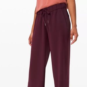Lululemon On The Fly Wide Leg Pant 7/8 25”, cassis, size 12